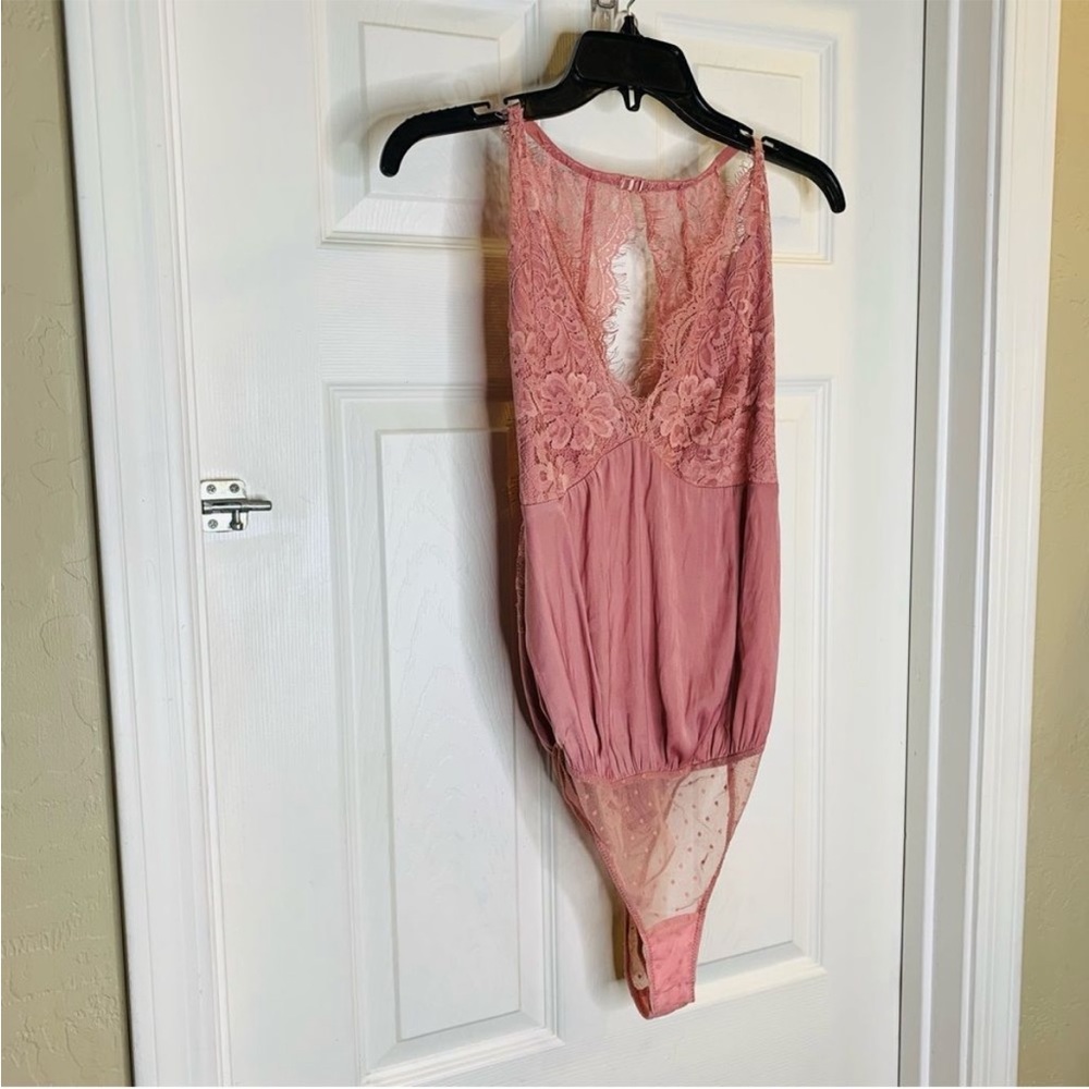 Free People Melrose Lace Bodysuit Open Back Pink Size Small - Picture 11 of 12